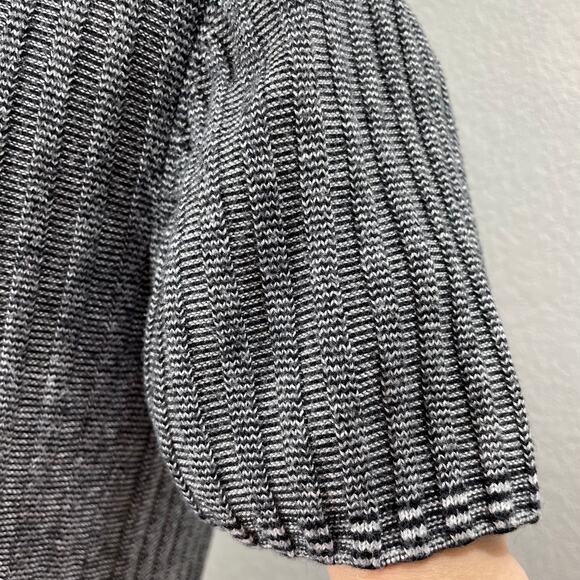 St. John Women's Short Sleeve Sweater Black & White Striped Ribbed Knit - Medium - Picture 6 of 9